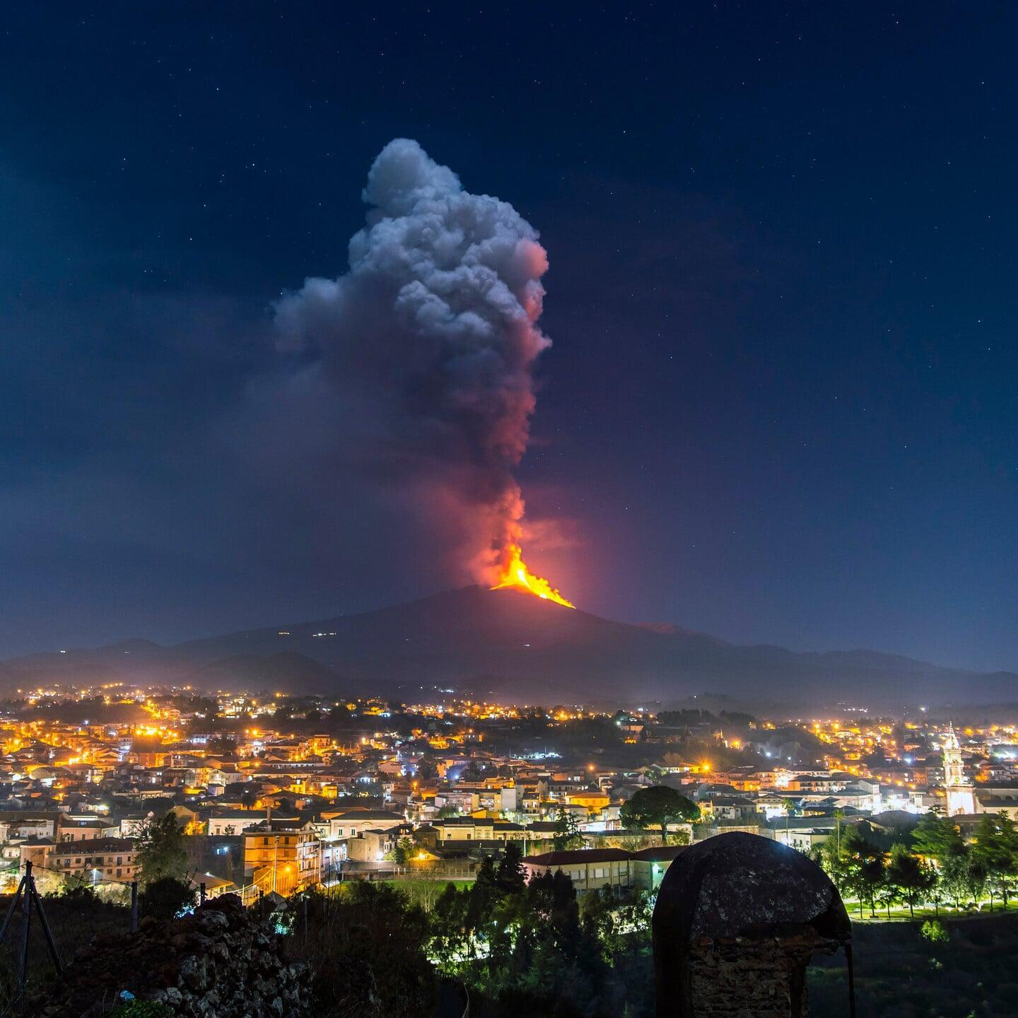 EMount Etna erupts again